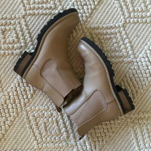 Universal Threads Chelsea Boots